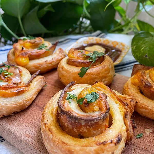 طرز تهیه پیتزا رولی سوخاری طرز تهیه پیتزا رولی با نان لواش طرز تهیه پیتزا رولی بدون فر فینگر فود پیتزا رولی پیتزا رولی با خمیر یوفکا