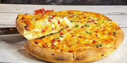 طرز تهیه پیتزا آمریکایی خوشمزه و ساده مرحله به مرحله
