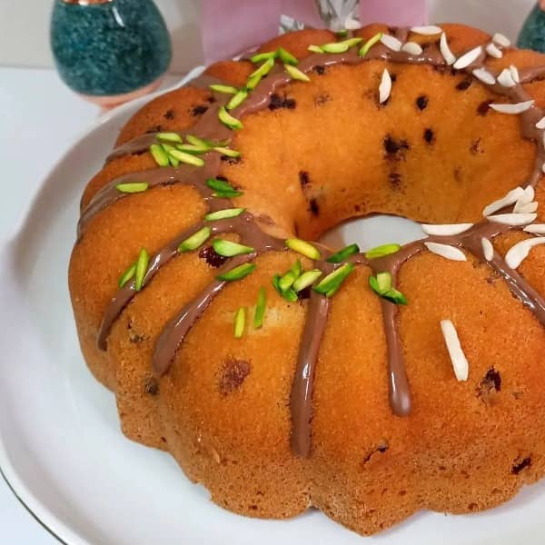 طرز تهیه کیک شکلاتی کشمشی