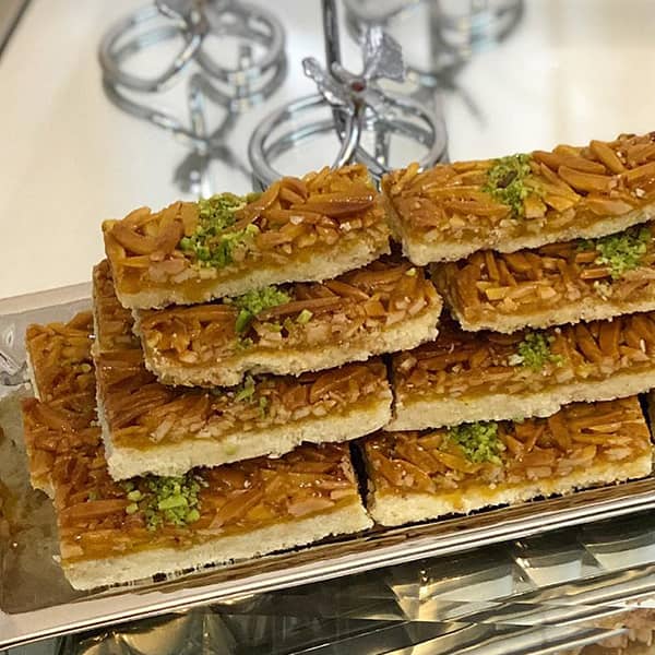 طرز تهیه شیرینی ملکه بادام
