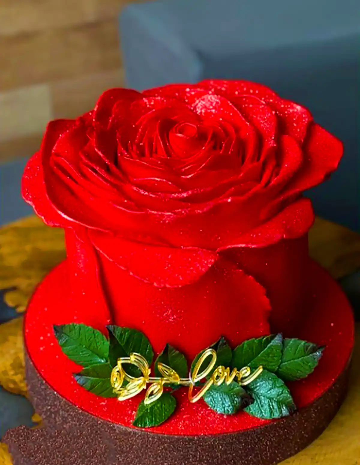 کیک خامه ای رز قرمز 