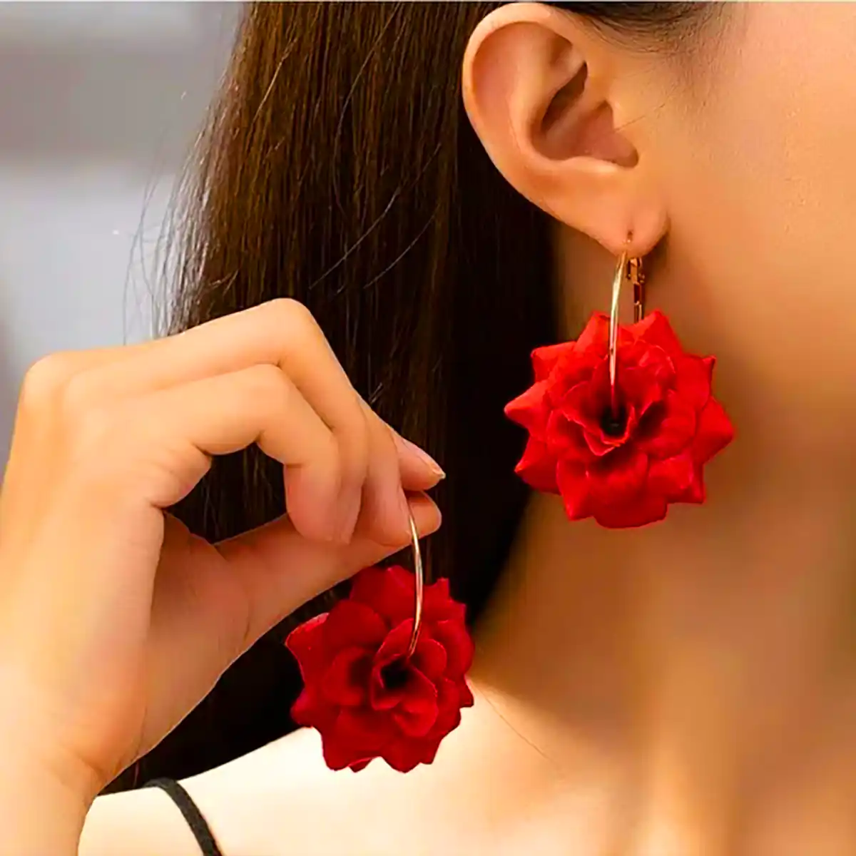 گوشواره گل قرمز بزرگ