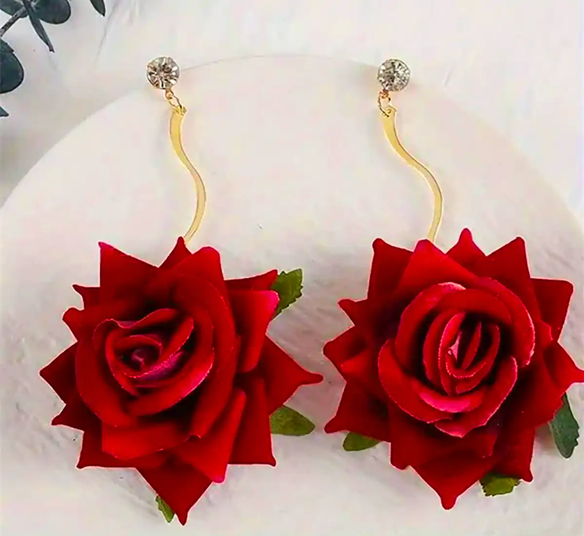 گوشواره گل قرمز بزرگ
