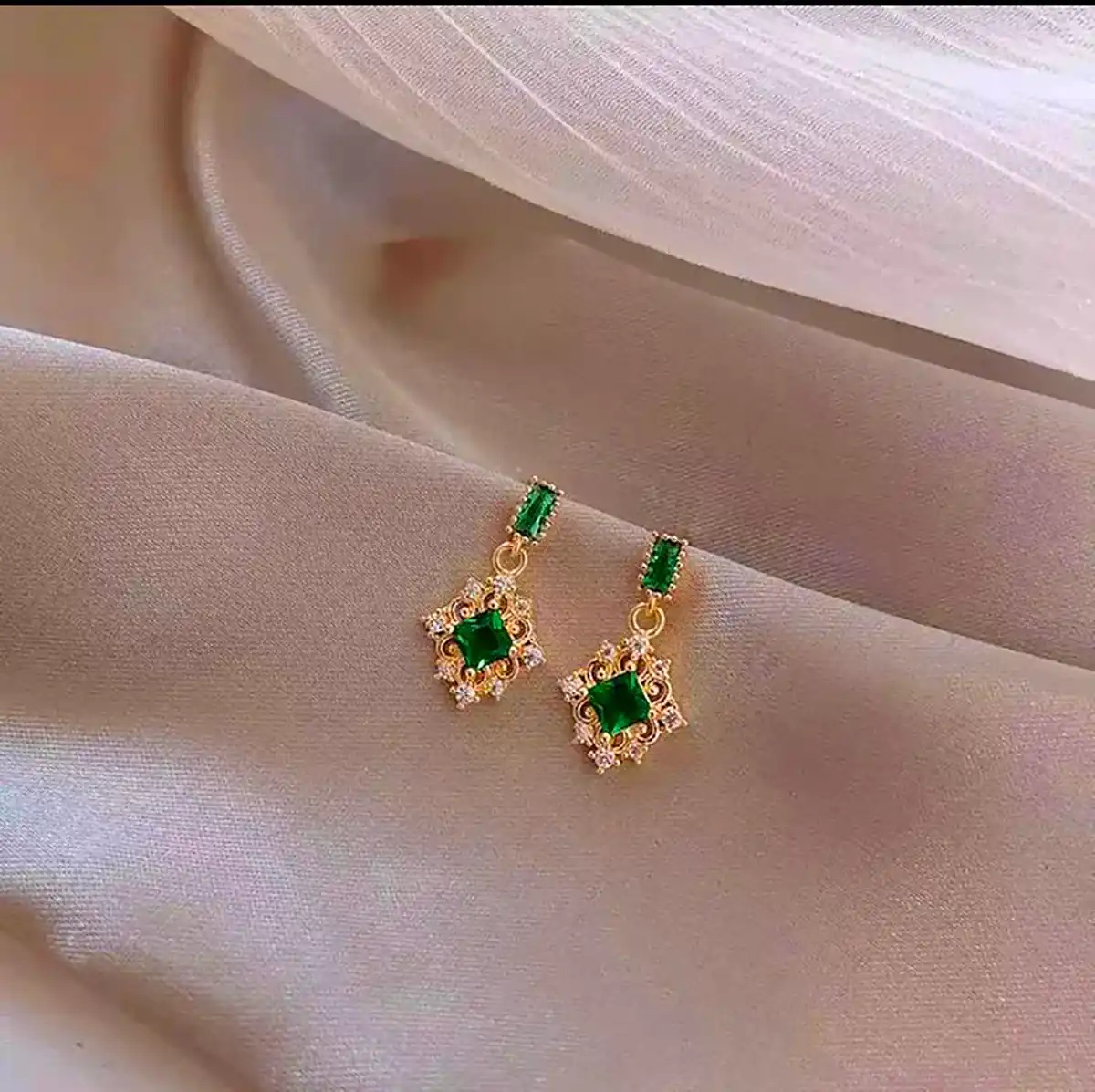 گوشواره سنگی سبز