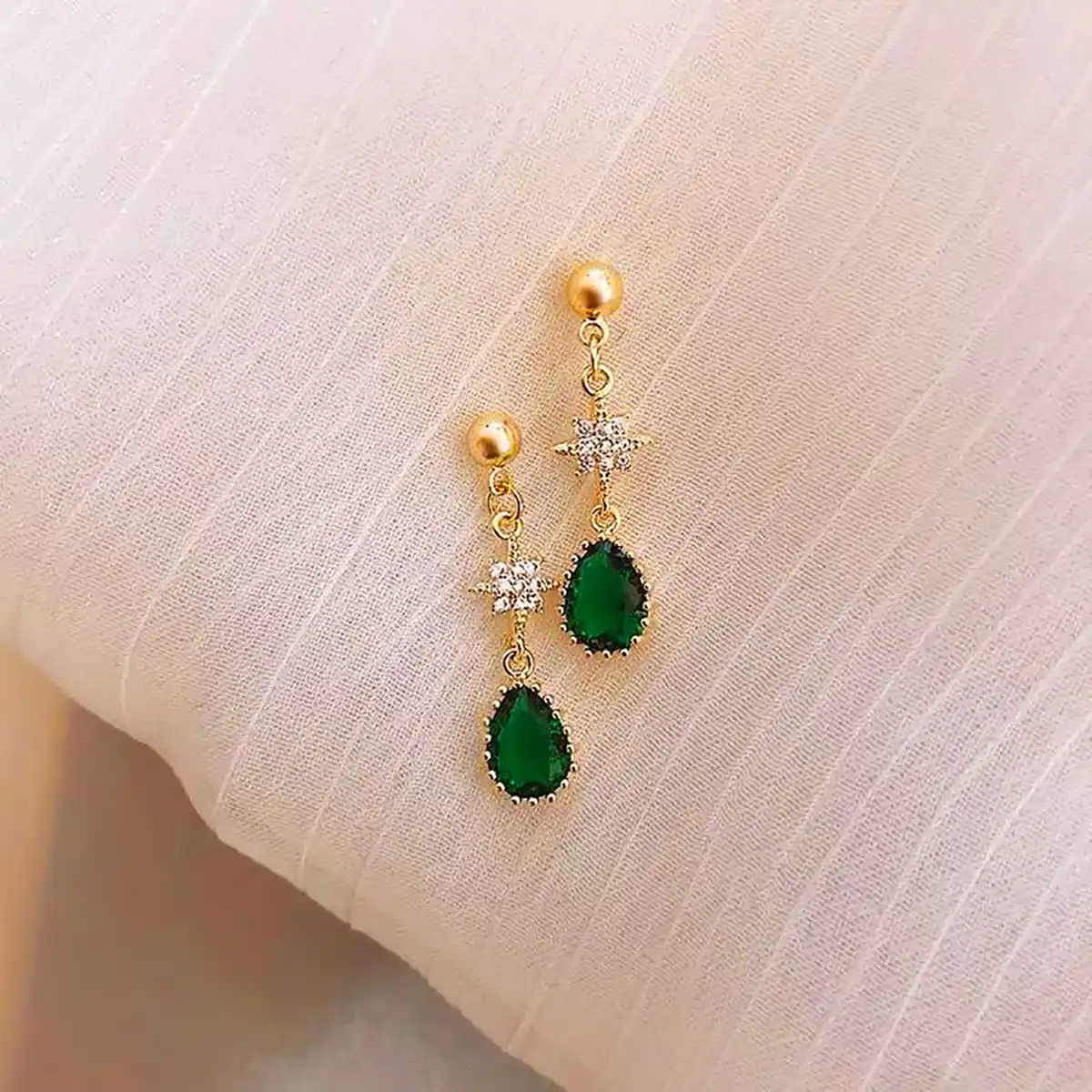 گوشواره سنگی سبز