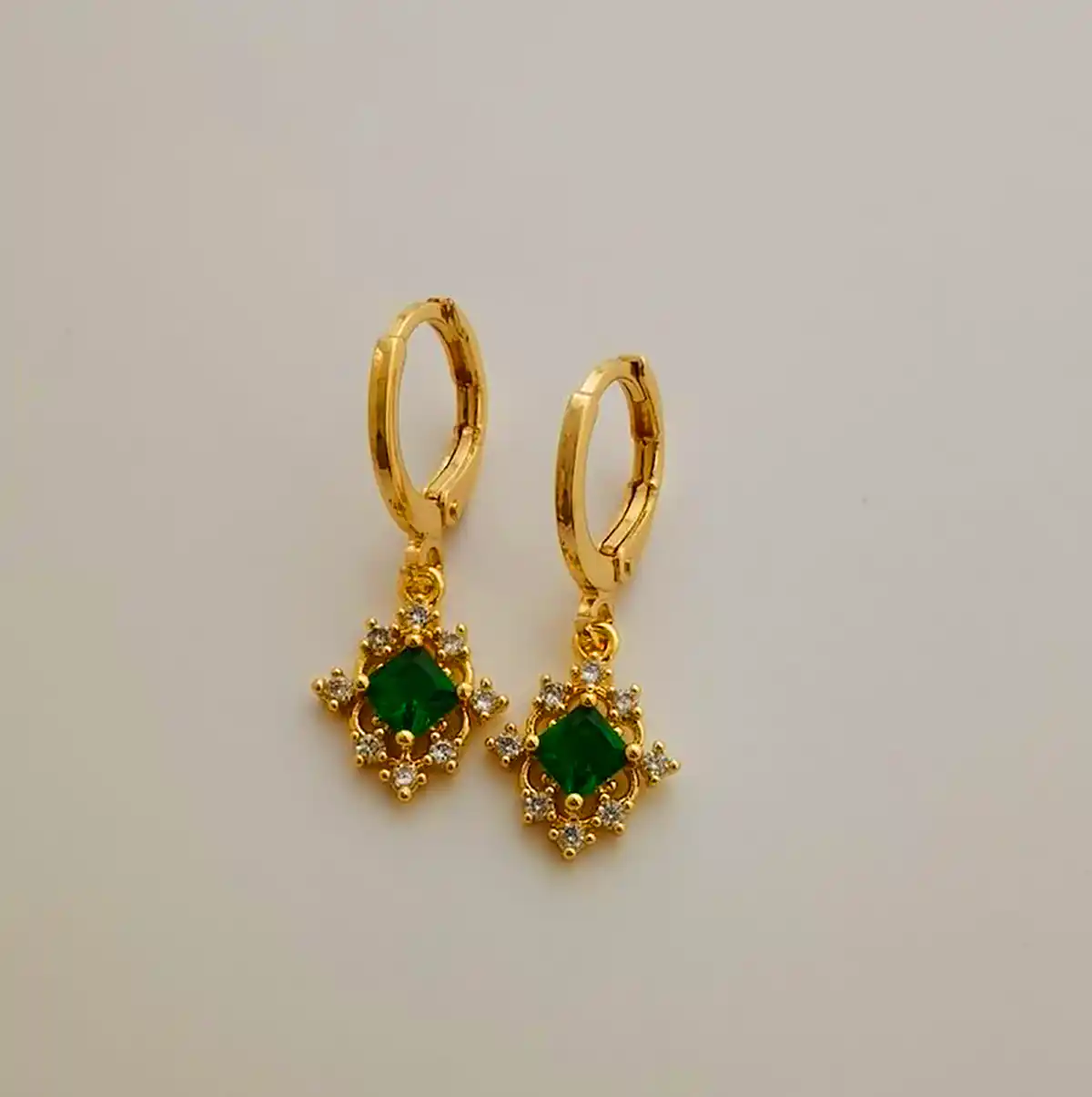 گوشواره سنگی سبز