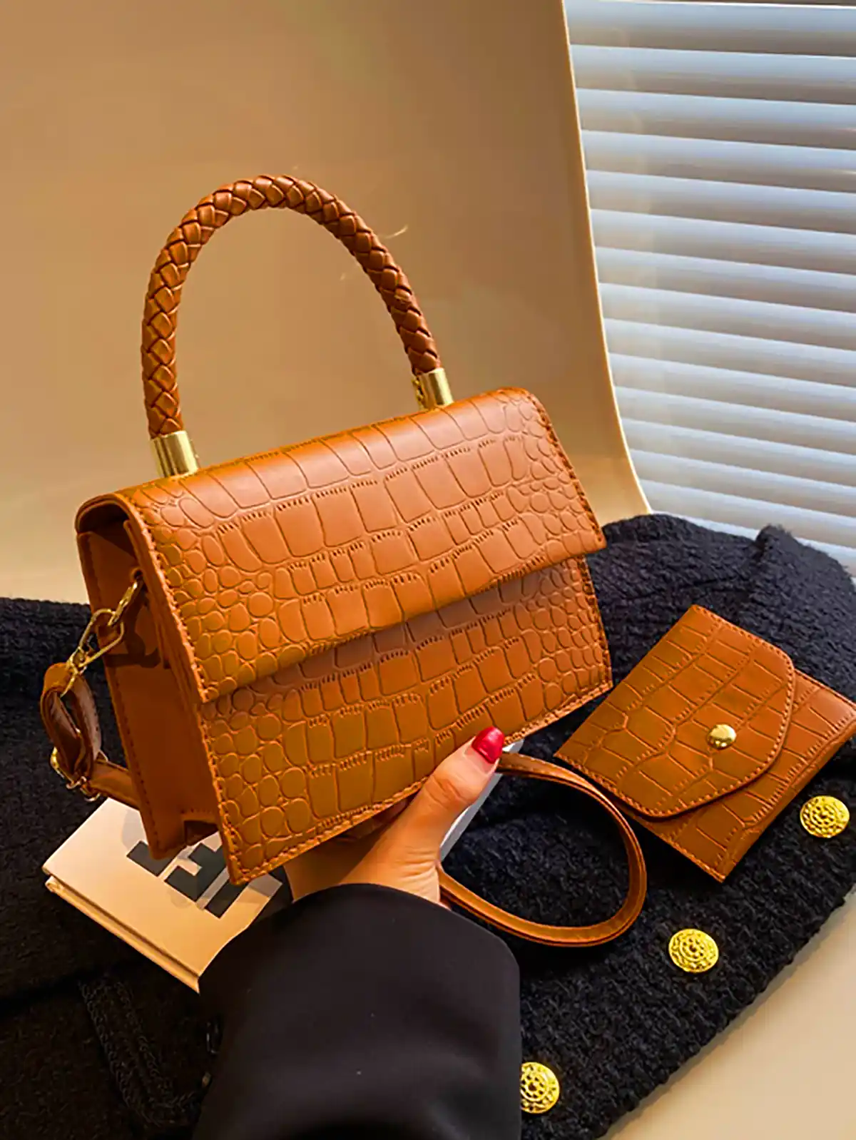 کیف کرم قهوه ای کلاسیک