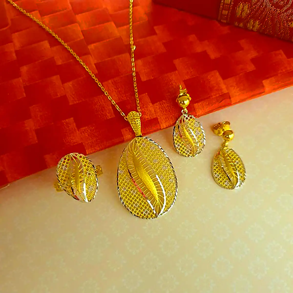 سرویس طلا کلاسیک زنانه