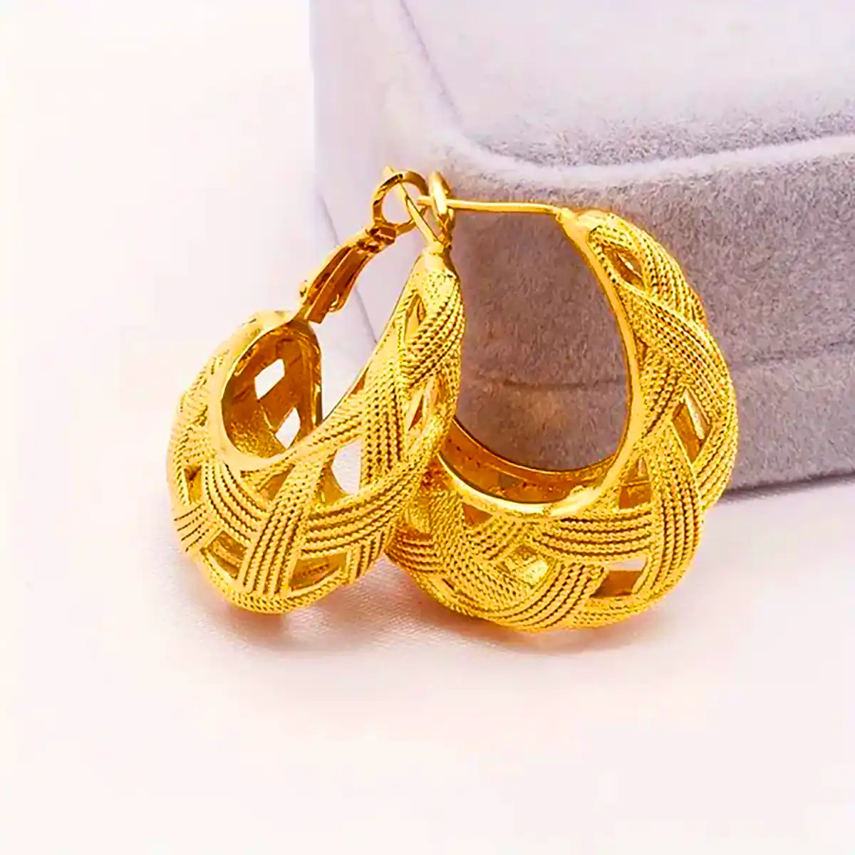 گوشواره حلقه ای مشبک طلایی