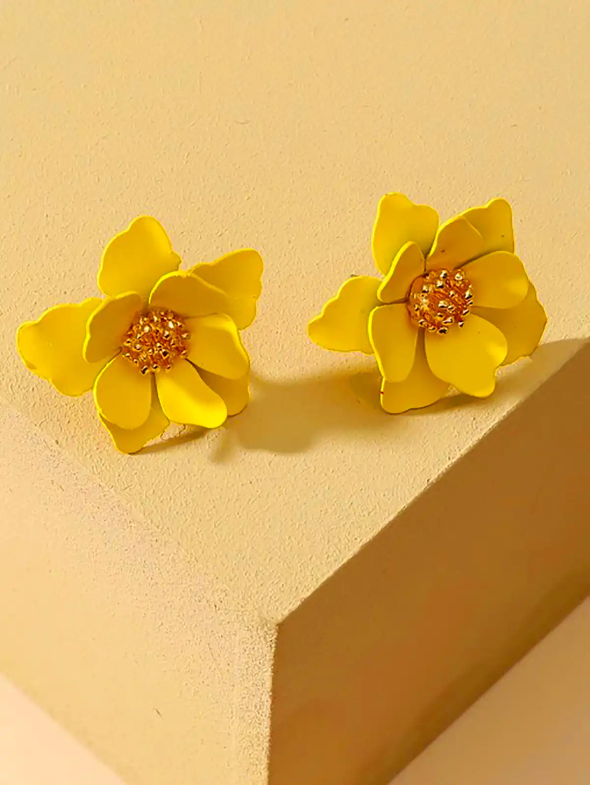 گوشواره فانتزی گلبرگ رنگی