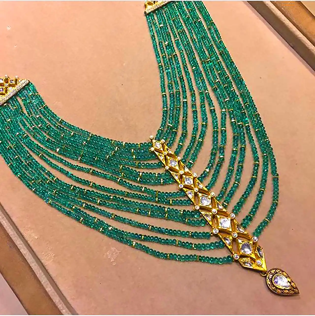 گردنبند رشته ای سبز
