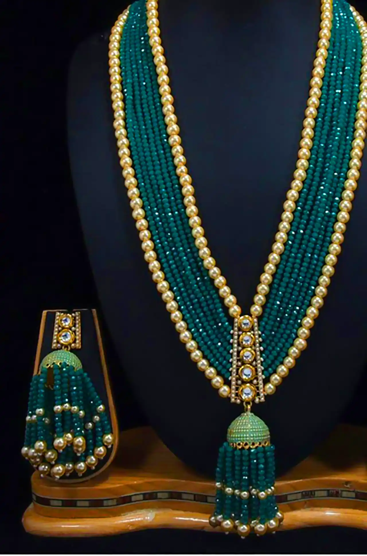 گردنبند رشته ای سبز
