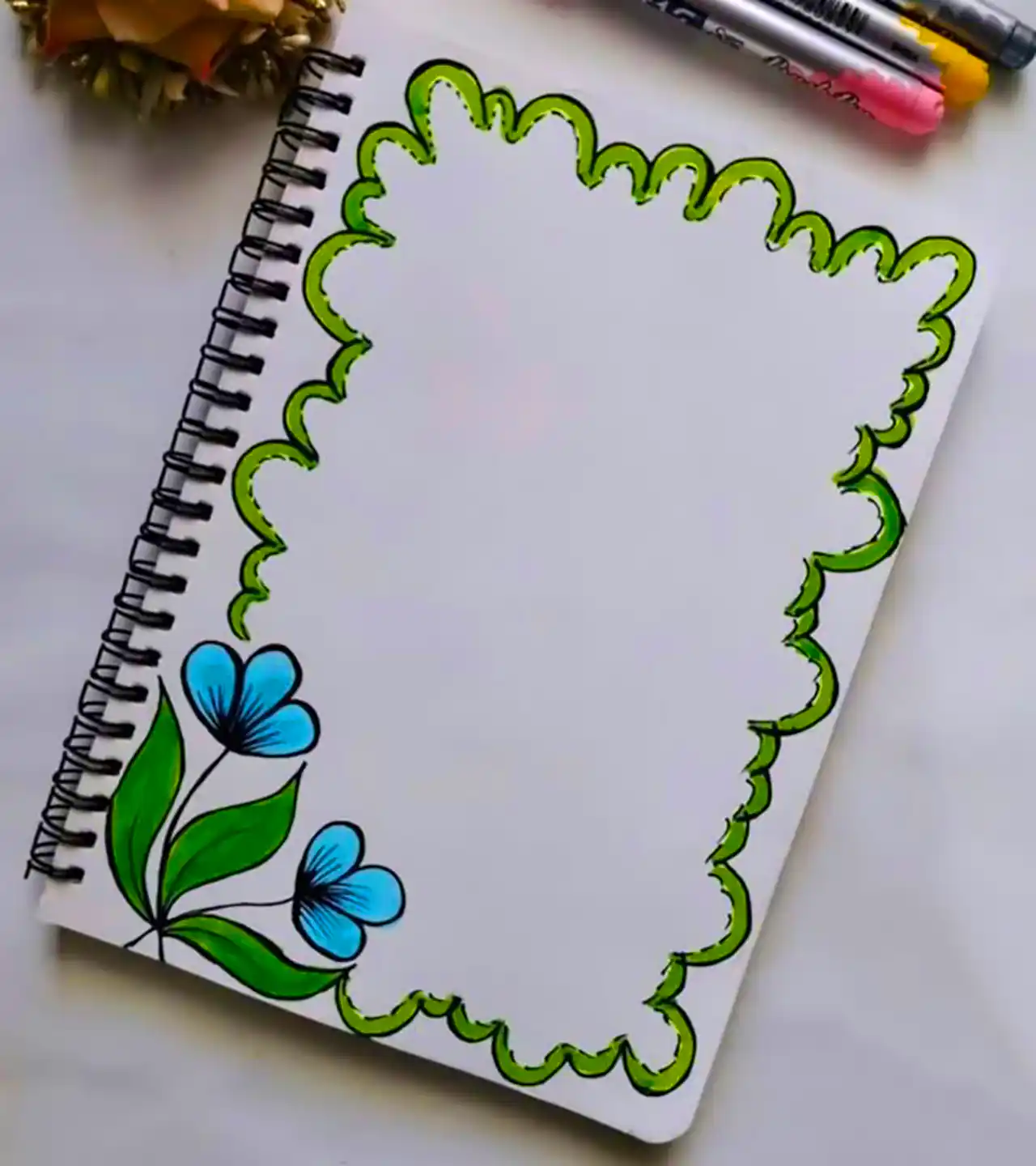 حاشیه دفتر مشق با طرح گل