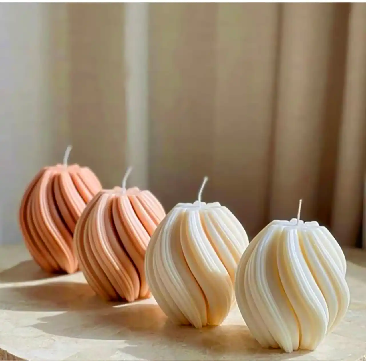 شمع دکوری با طراحی مینیمال