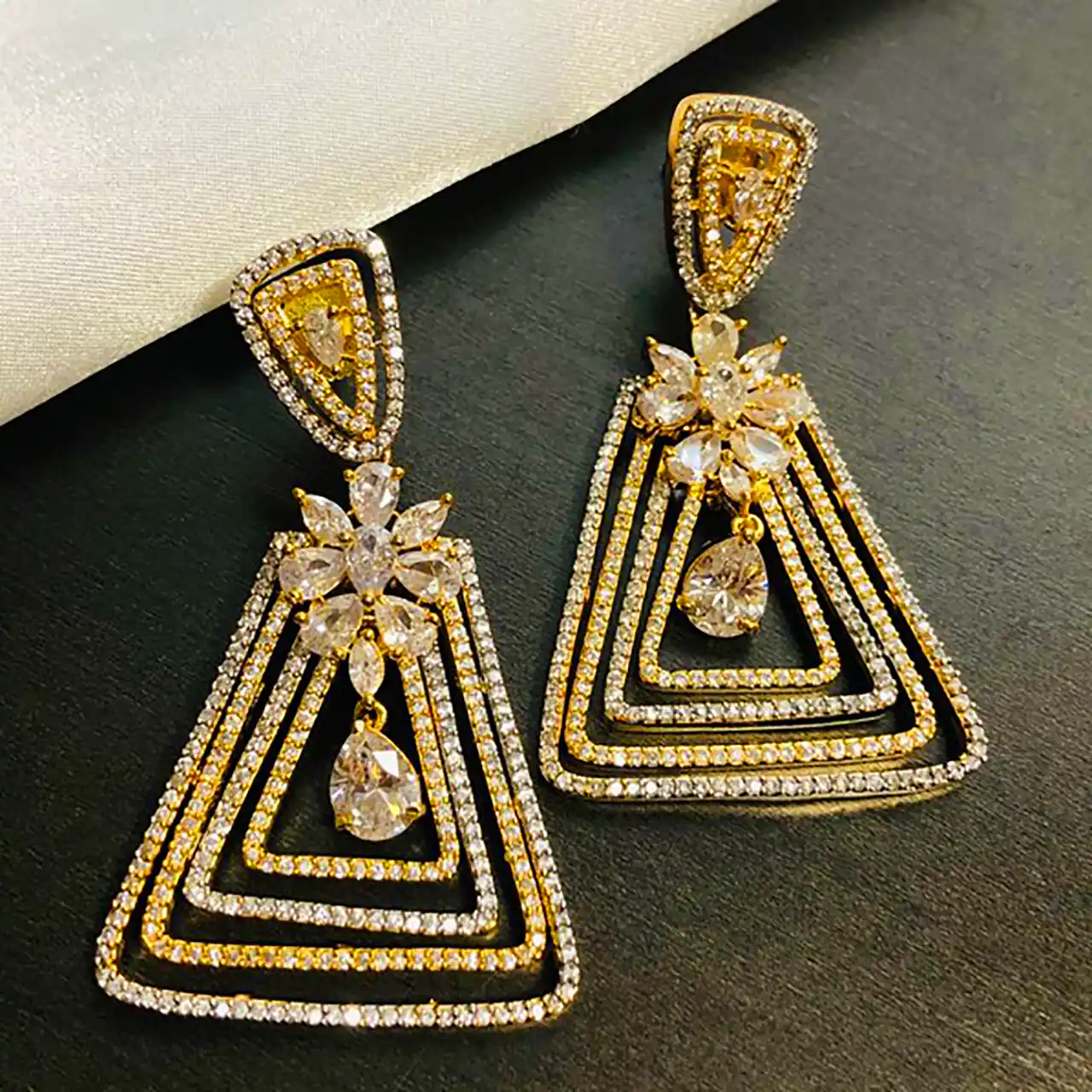 گوشواره خاص و طرحدار دخترانه 