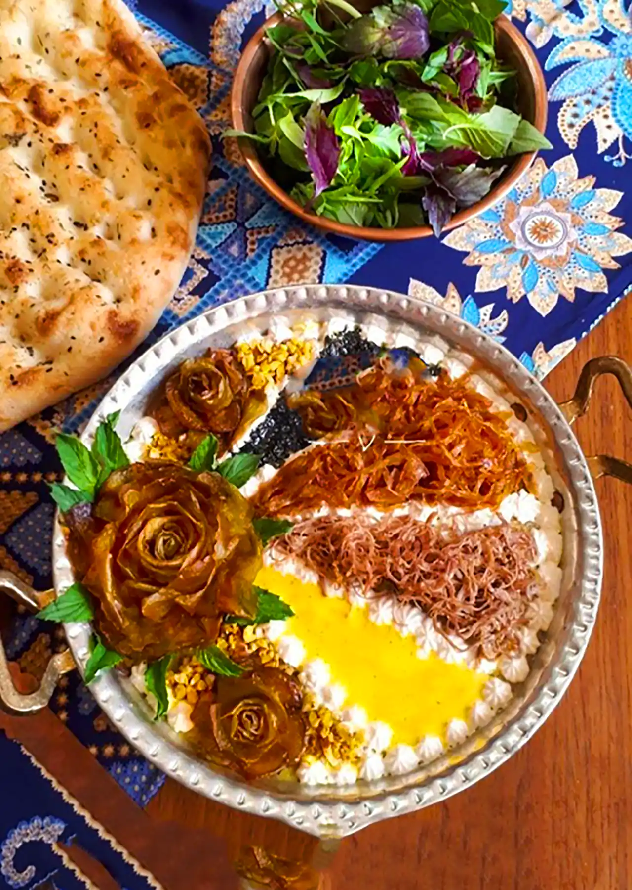 غذای سنتی ایرانی تزئین شده