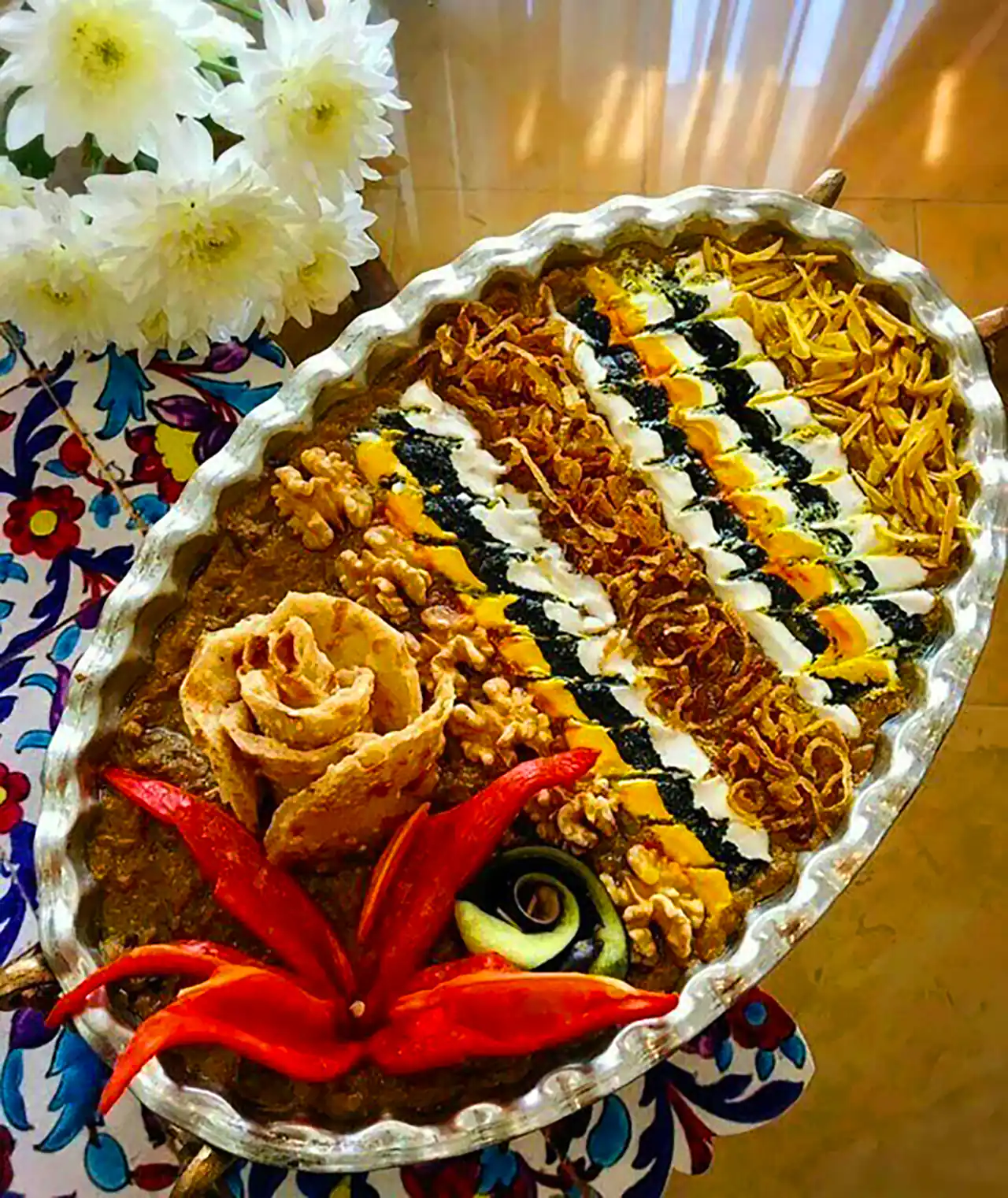 غذای سنتی ایرانی تزئین شده