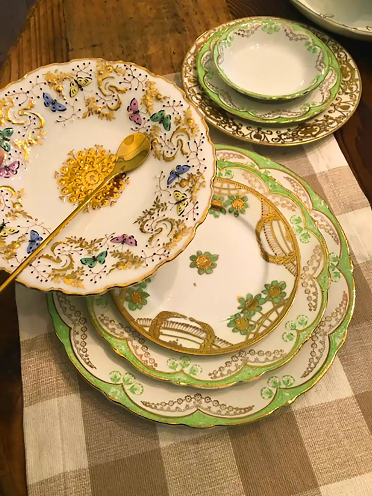 سرویس بشقاب چینی گلدار 