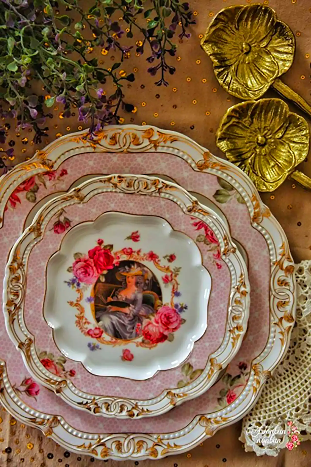 سرویس بشقاب چینی گلدار 