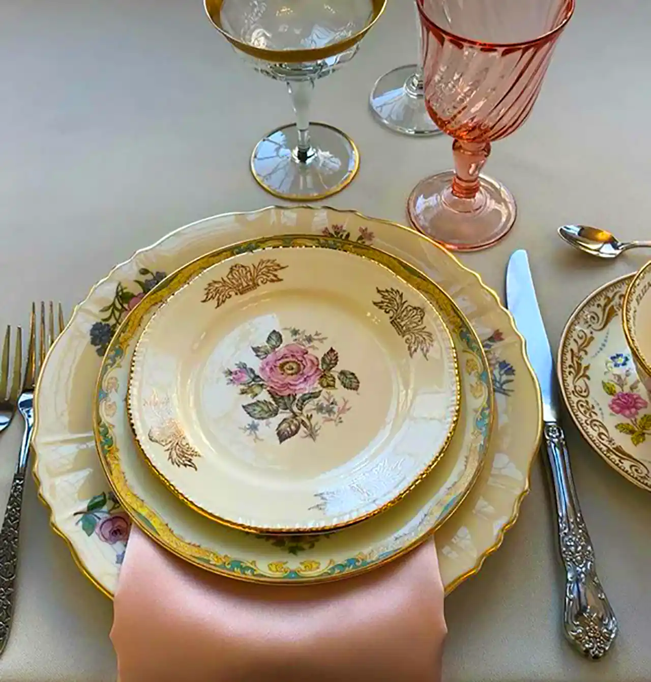 سرویس بشقاب چینی گلدار 