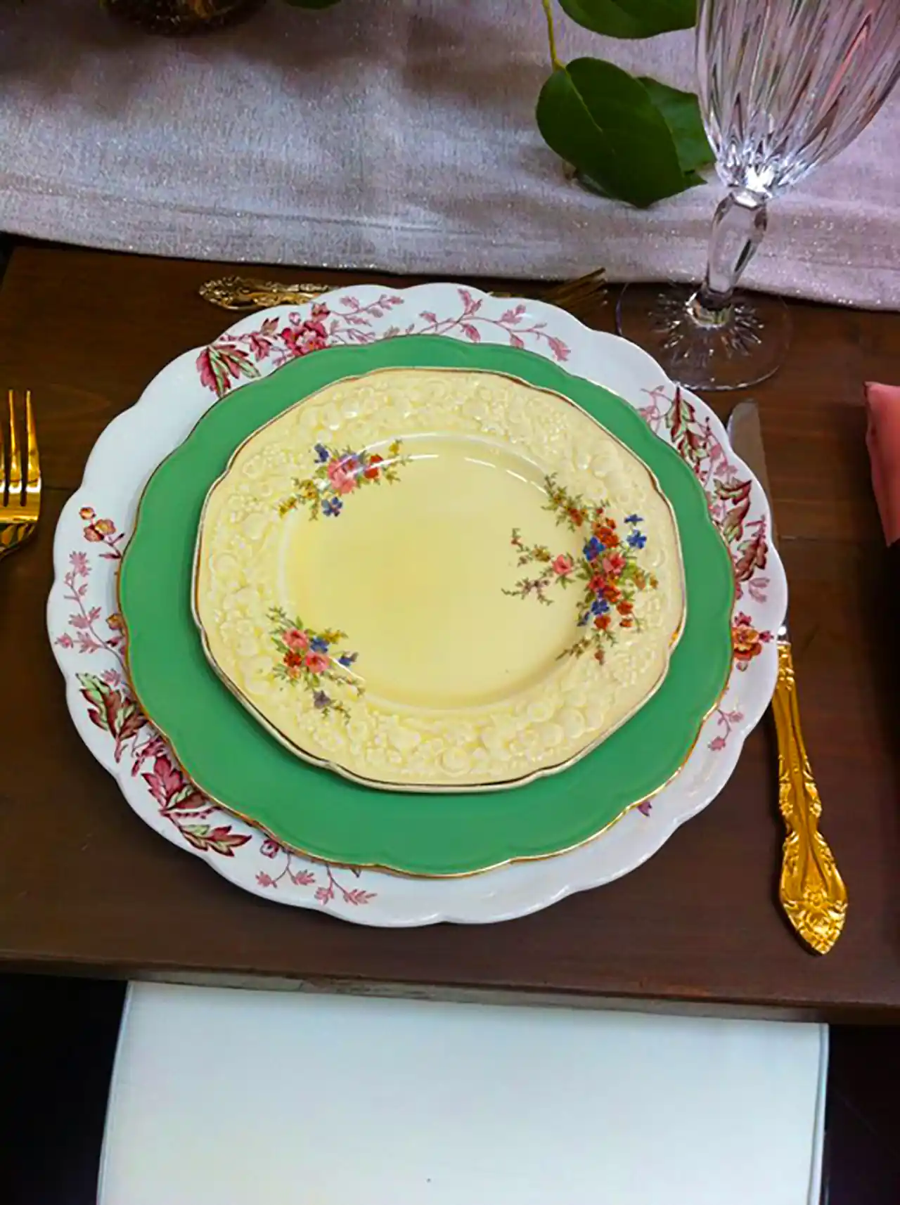 سرویس بشقاب چینی گلدار 
