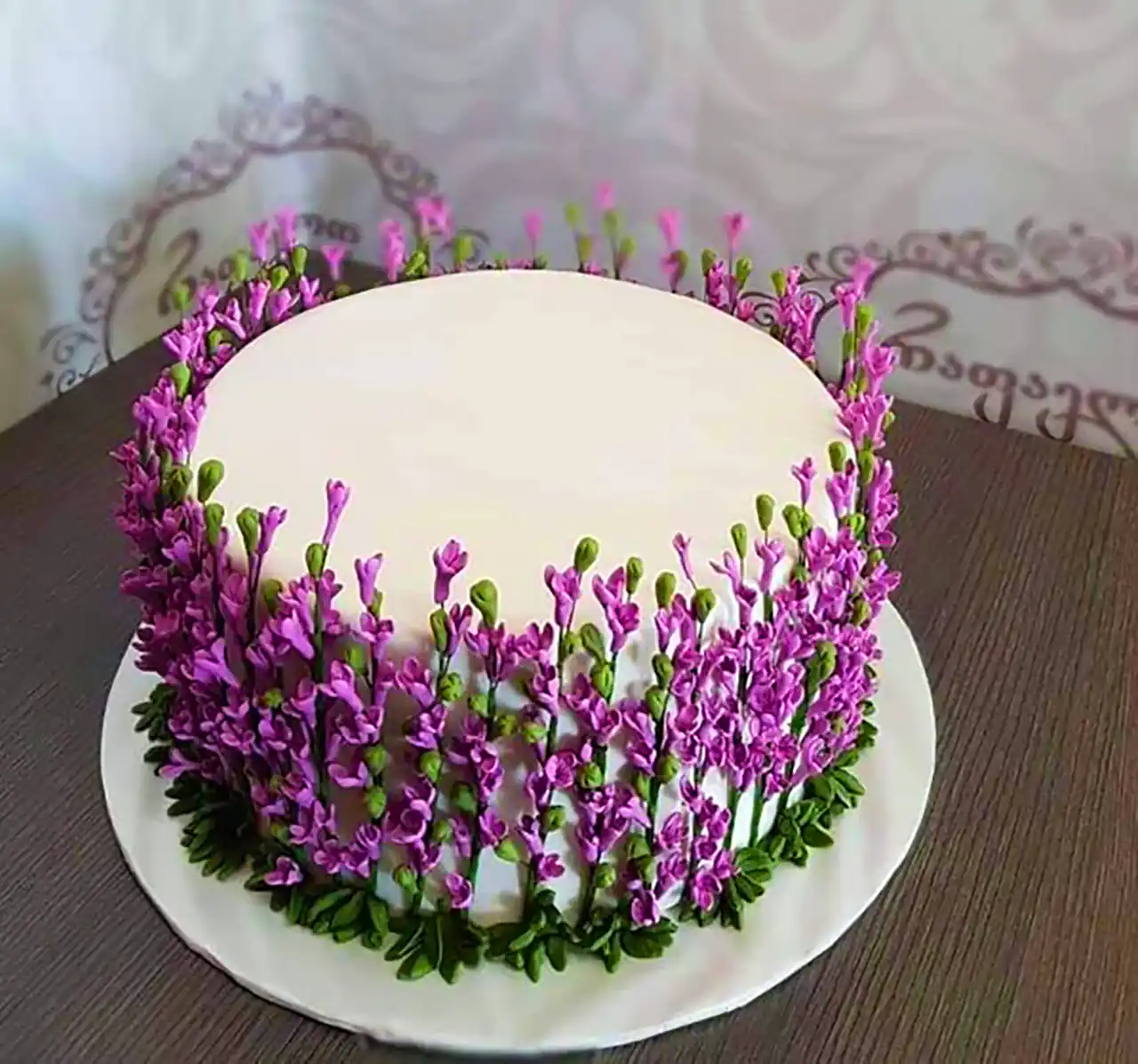 کیک خامه ای مینیمال شیک 