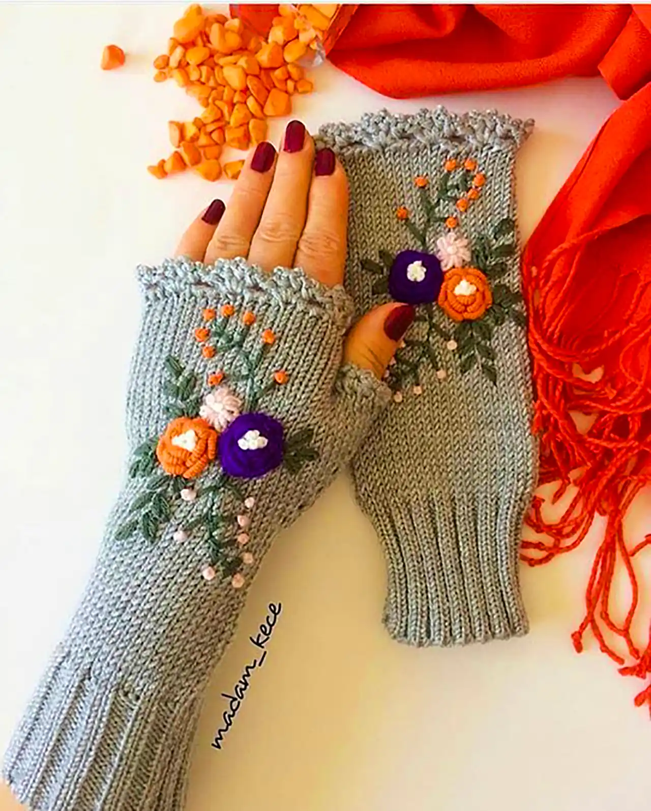 دستکش زنانه گلدوزی هنری