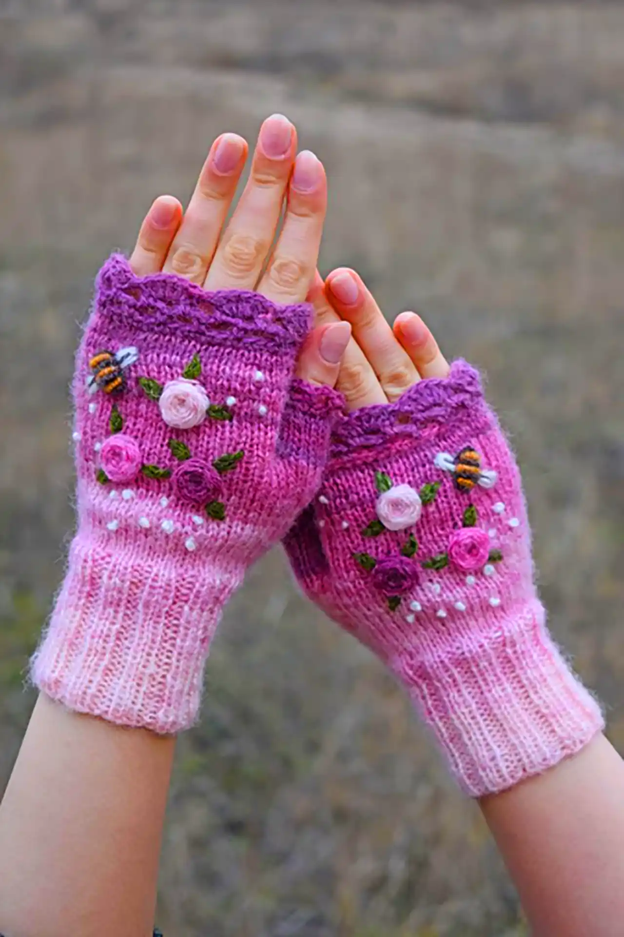 دستکش زنانه گلدوزی هنری