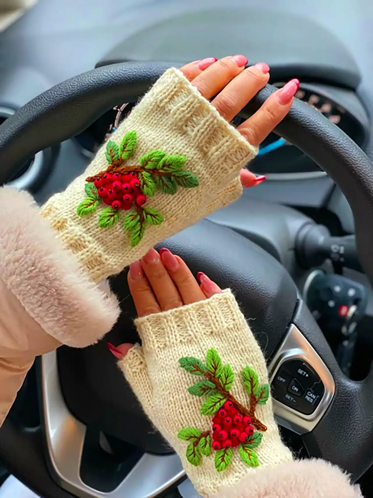دستکش زنانه گلدوزی هنری
