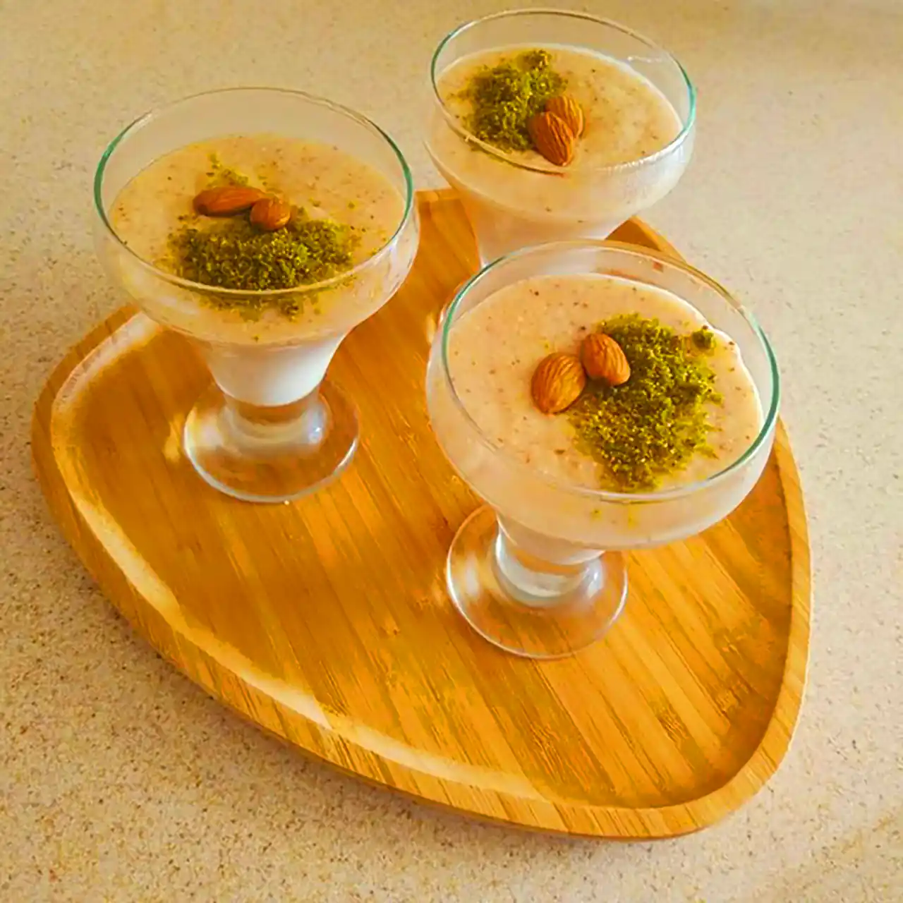 دسر سنتی تزئین شده 