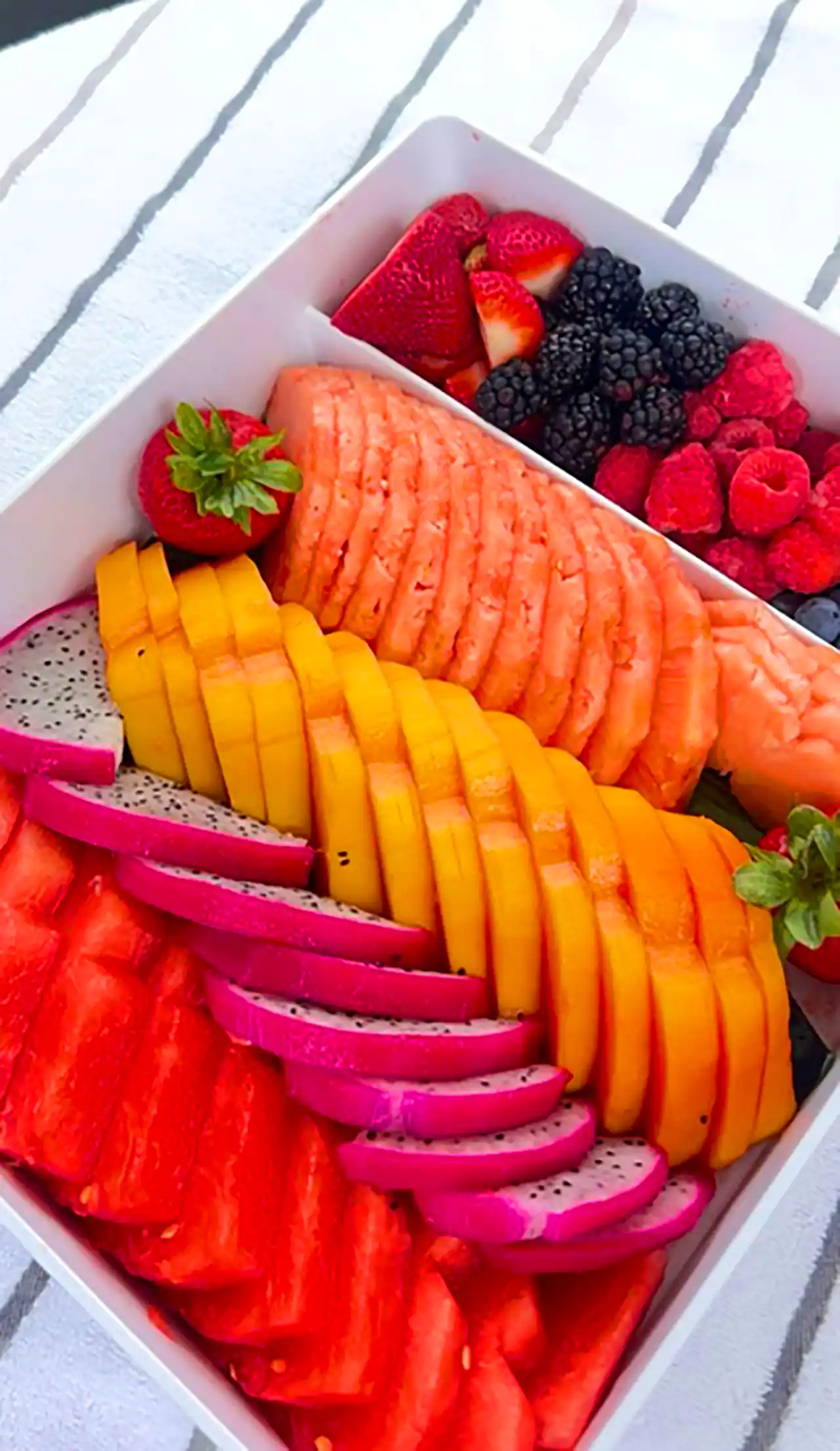 تزئین میوه اسلایس شده مجلسی 